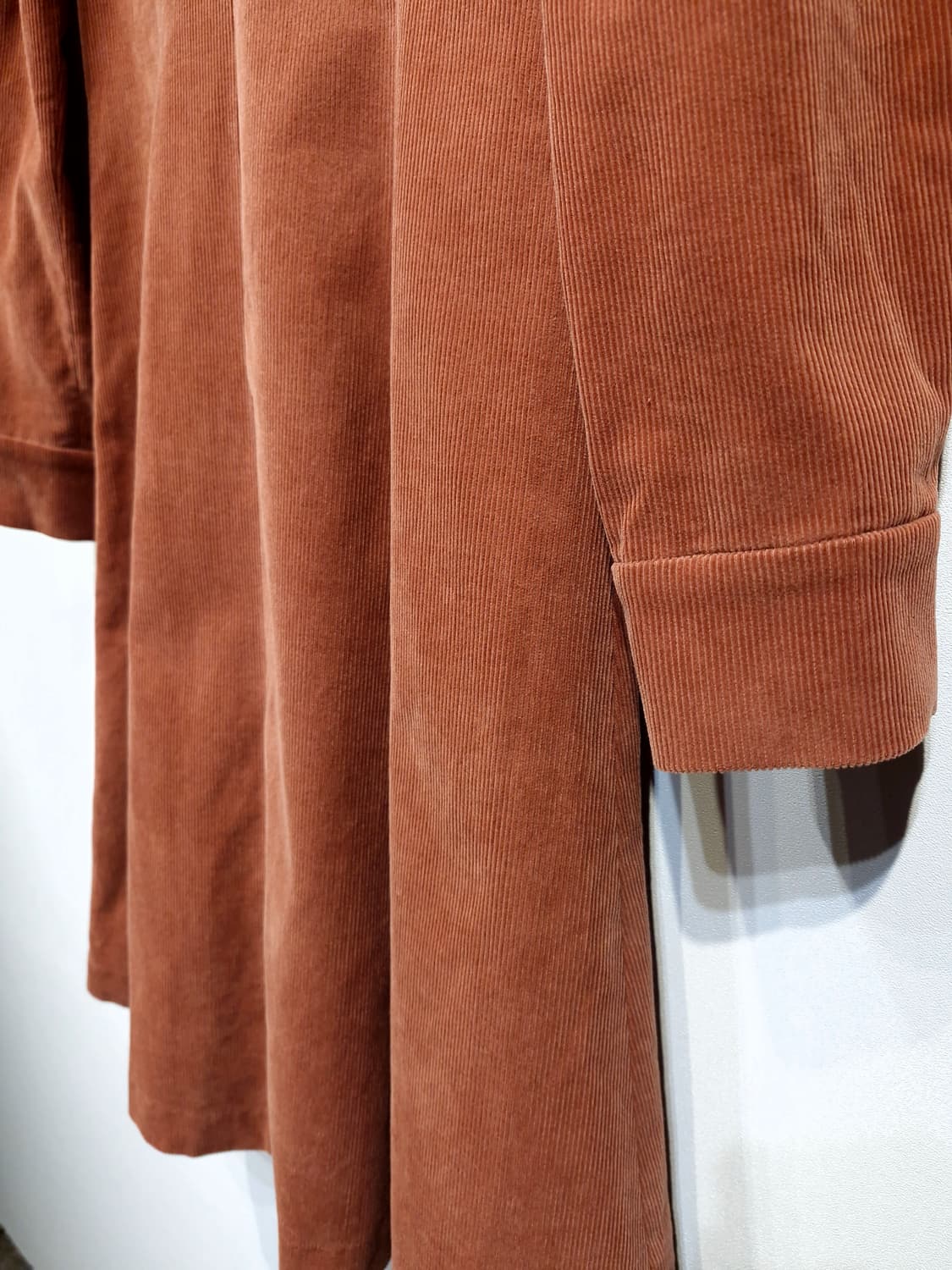 던스트 코듀로이 퍼프슬리브 플레어 드레스 오렌지브라운 상품이미지6