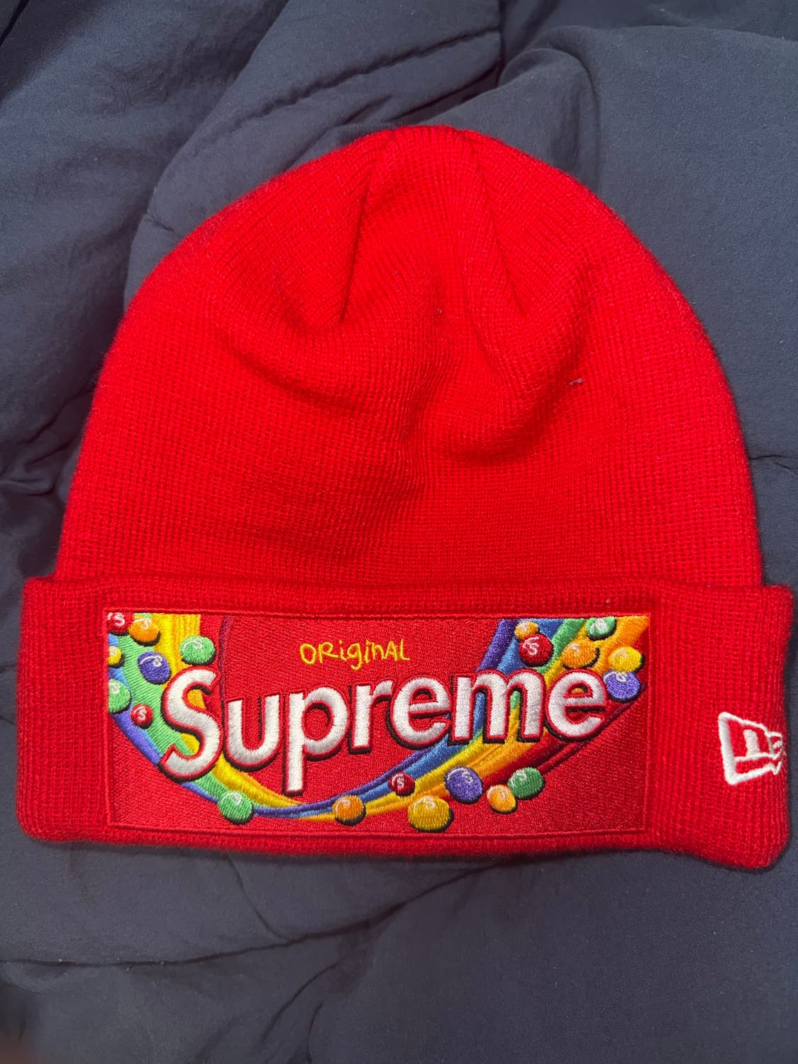 슈프림 x 스키틀즈 뉴에라 비니 레드 21fw 상품이미지1