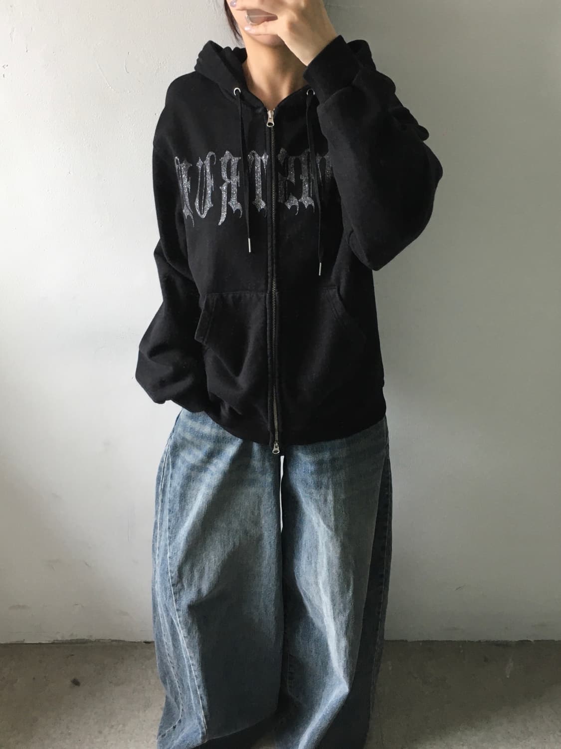 러브이즈트루 빅로고 후드집업 상품이미지2