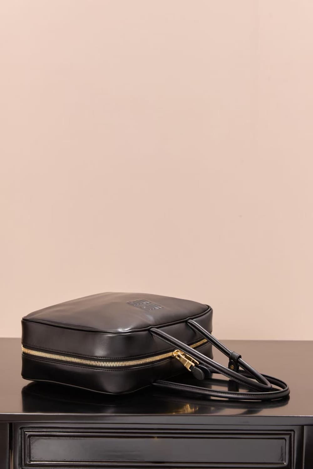 미우 미우 가죽 탑 핸들백1 상품이미지4