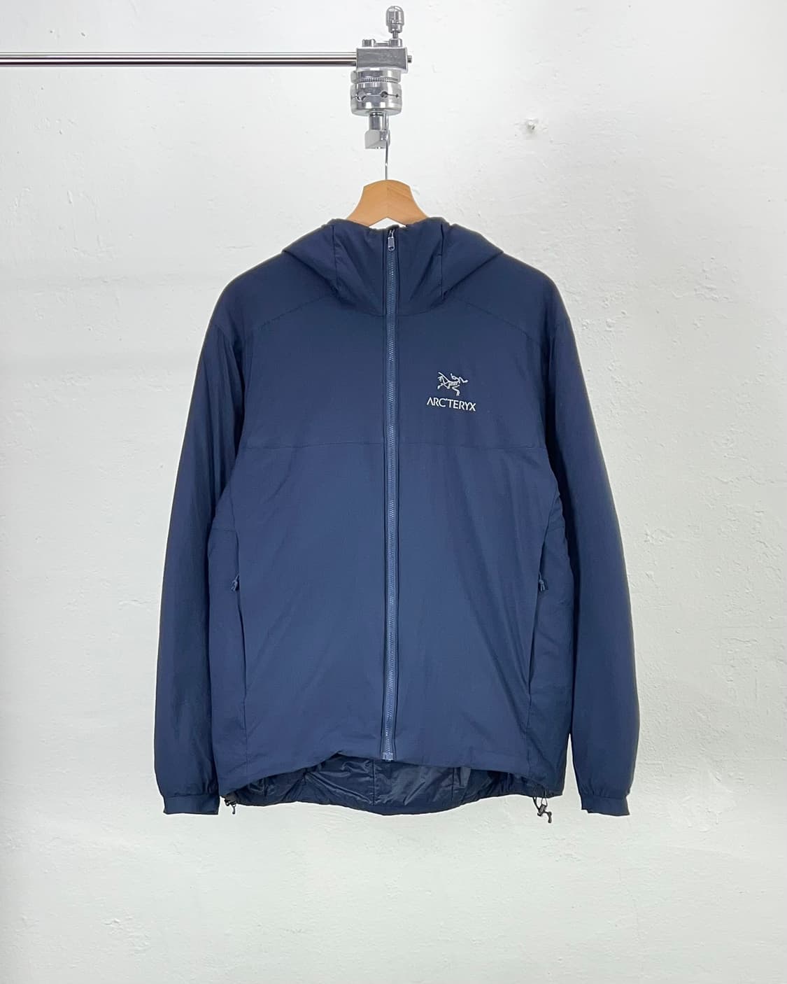 아크테릭스 22fw 킹피셔 네이비 아톰 LT 후디 라이트 웨이 패딩 자켓 상품이미지1