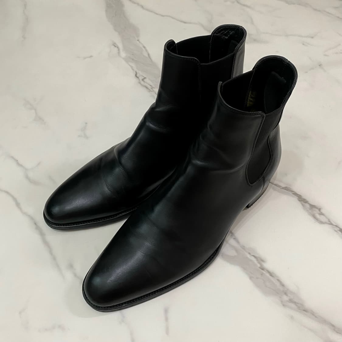 생로랑 와이어트 30 스무스 레더 첼시 부츠 블랙 42EU 634195 상품이미지3