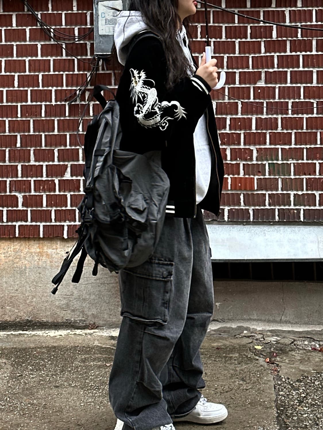 벨벳 스카쟌 슈프림 후드티 흑청 카고 팬츠 코디세트 상품이미지2