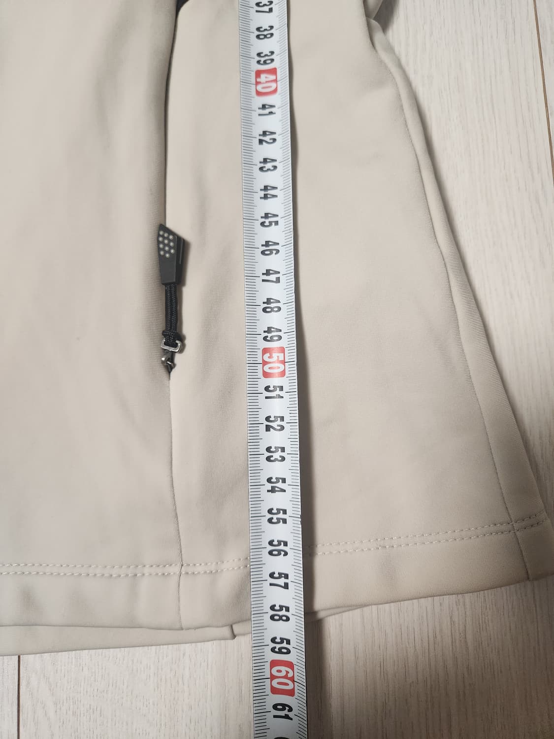 네파 여성 윈드러너 바람막이 자켓 사이즈95 m

오른쪽 소매 뒤에 오염 상품이미지3