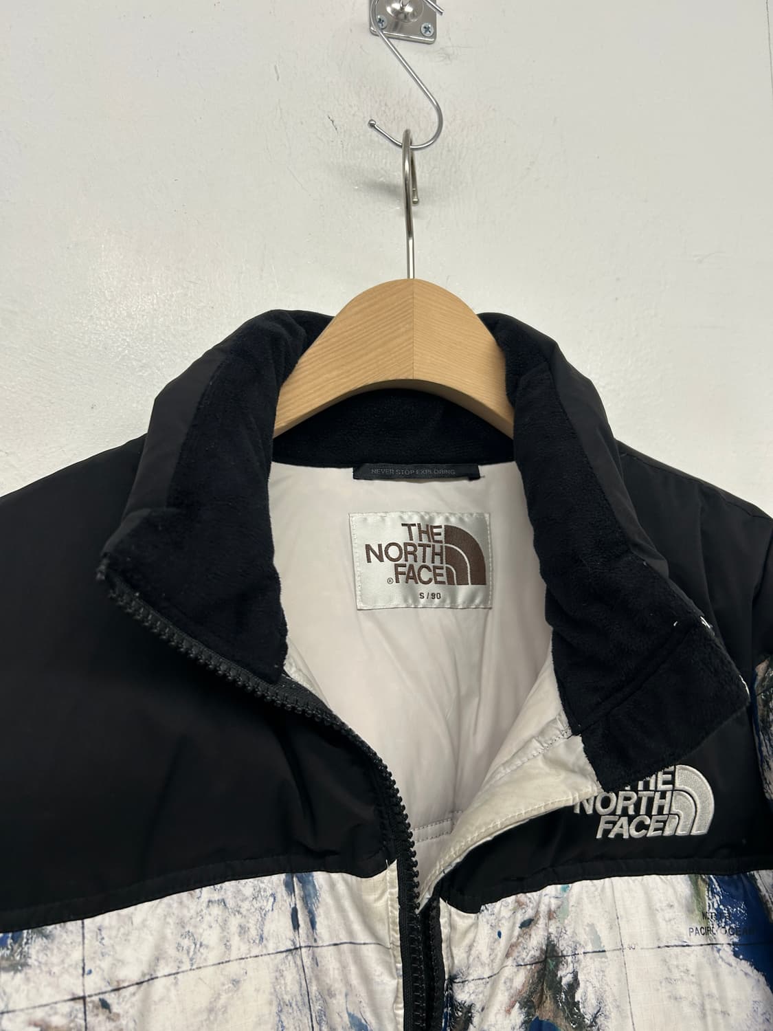 노스페이스 눕시 지구 패턴 패딩 상품이미지5