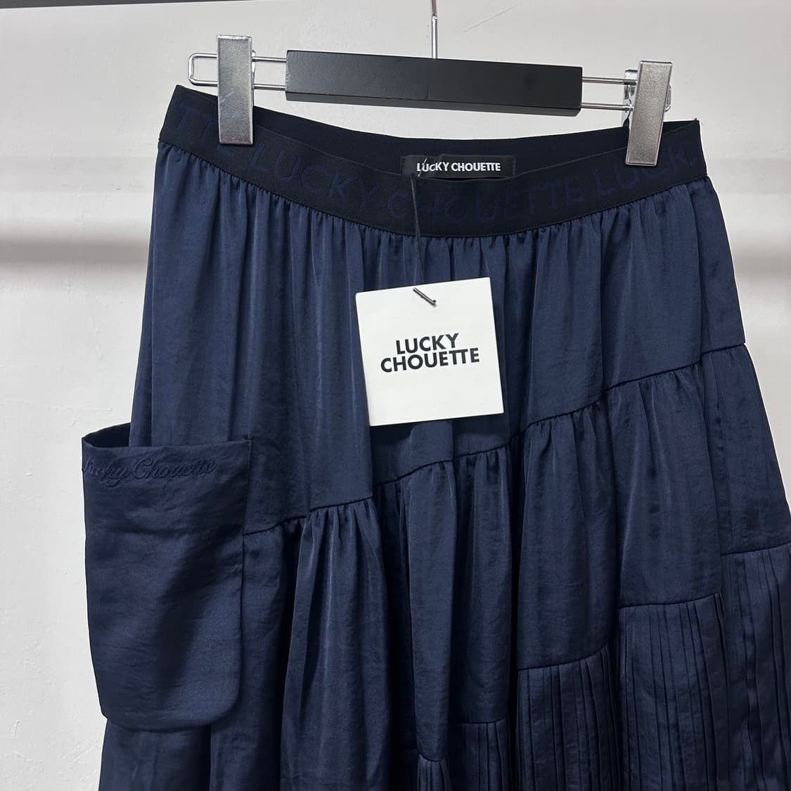 (새상품) 럭키슈에뜨 네이비 플리츠 언발란스 스커트 36사이즈 J33 상품이미지2