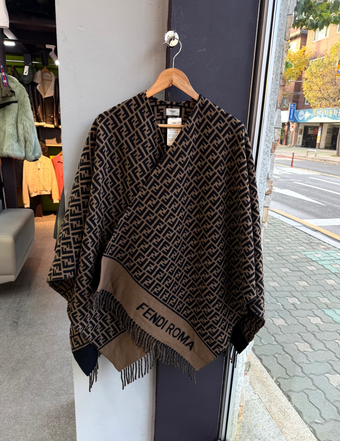 펜디 23FW FF 모노그램 캐시미어 숄 케이프 상품이미지3