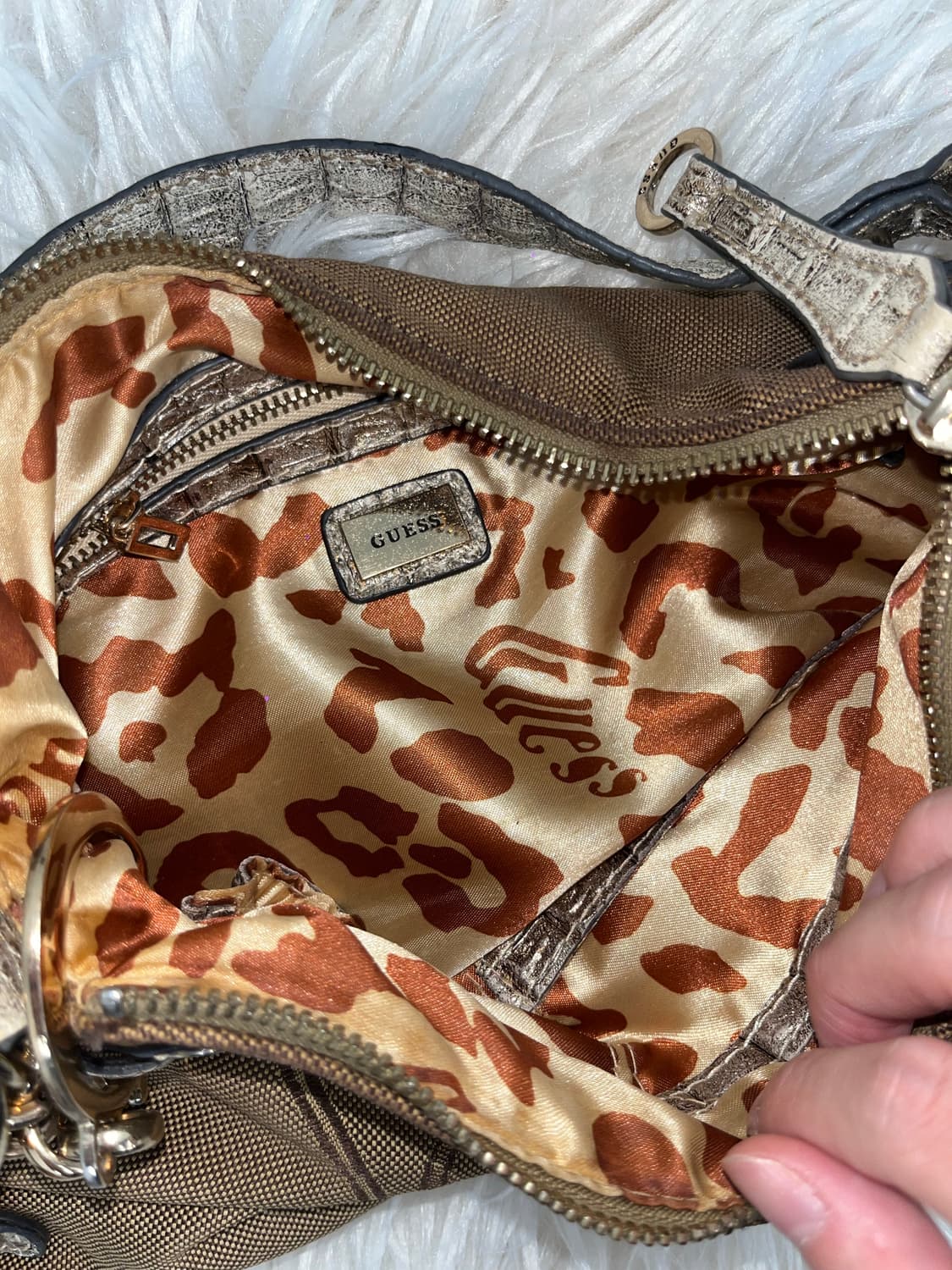 Guess beige key ring shoulder bag 상품이미지6