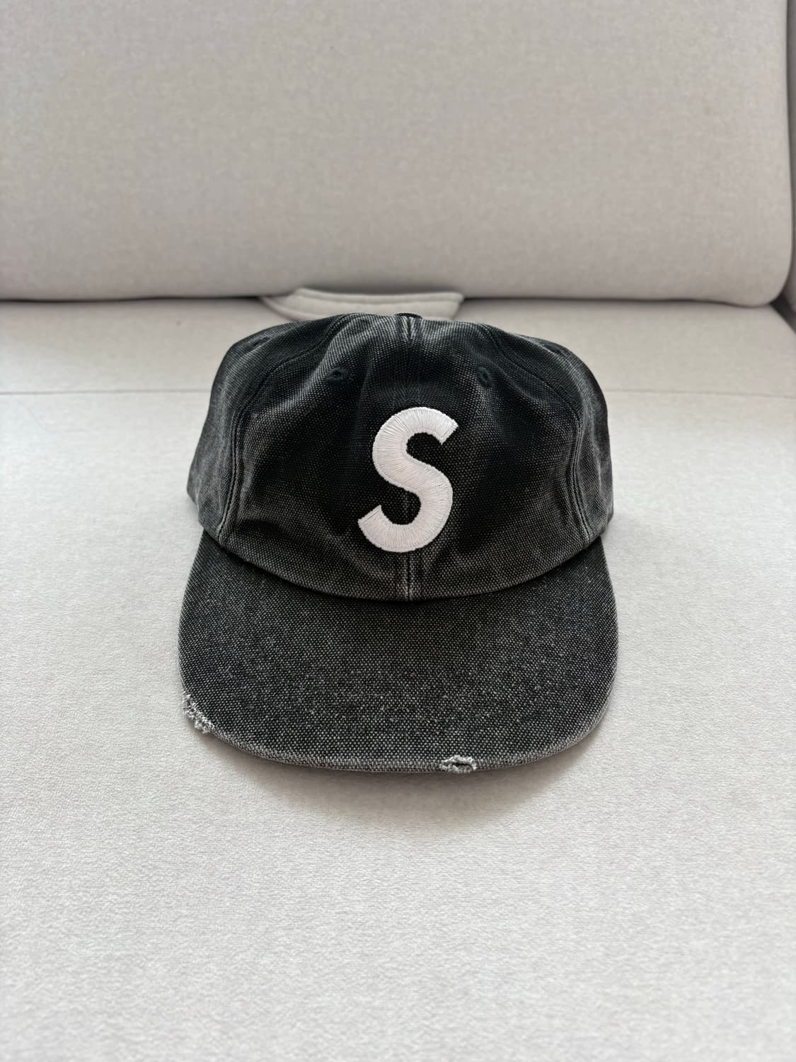 슈프림 정품 fw24 피그먼트 캔버스 블랙 s로고 캡 상품이미지1