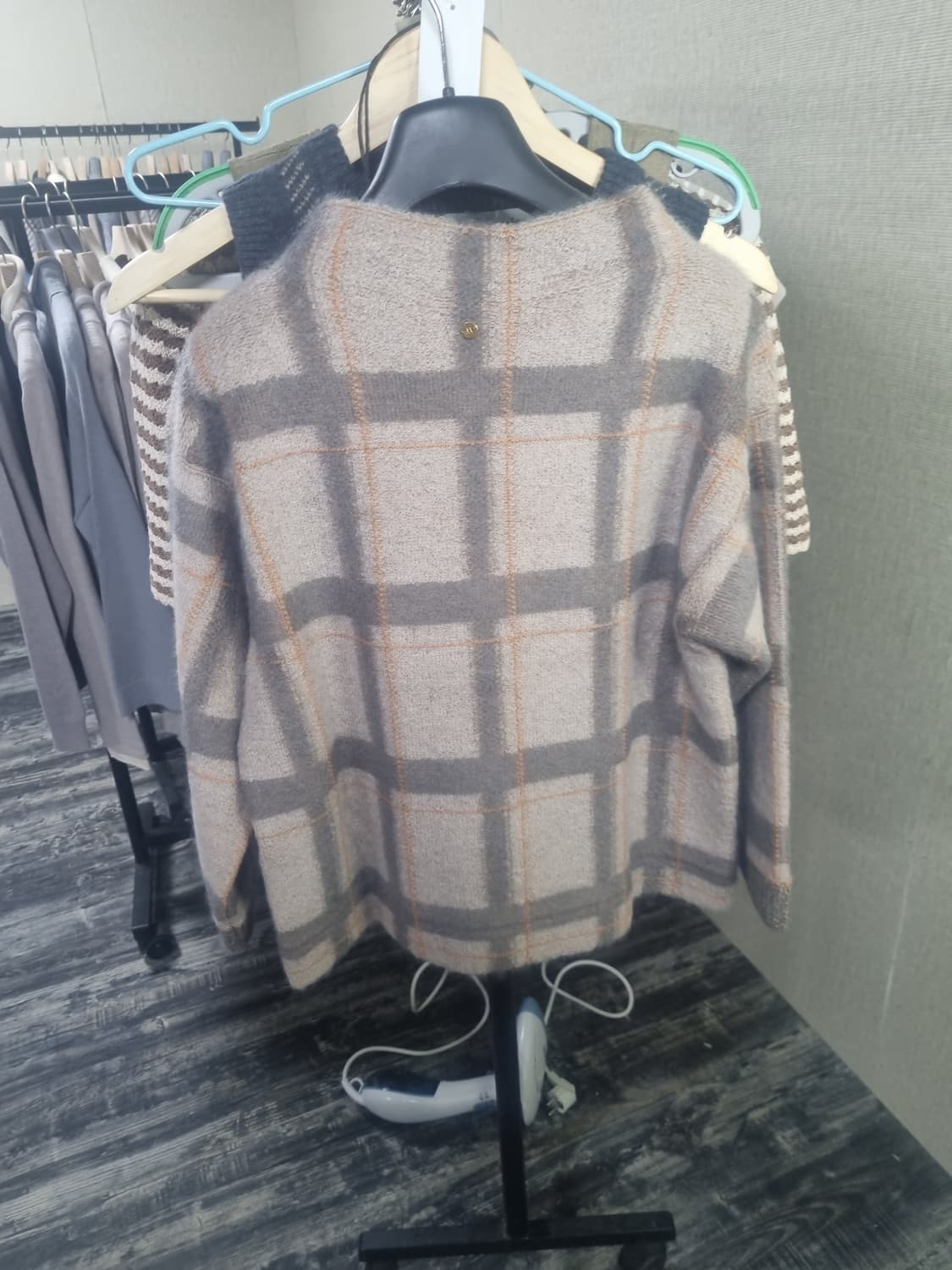 이태리명품 안드레모리스 고급스러운 체크 패턴의 니트 상품이미지2