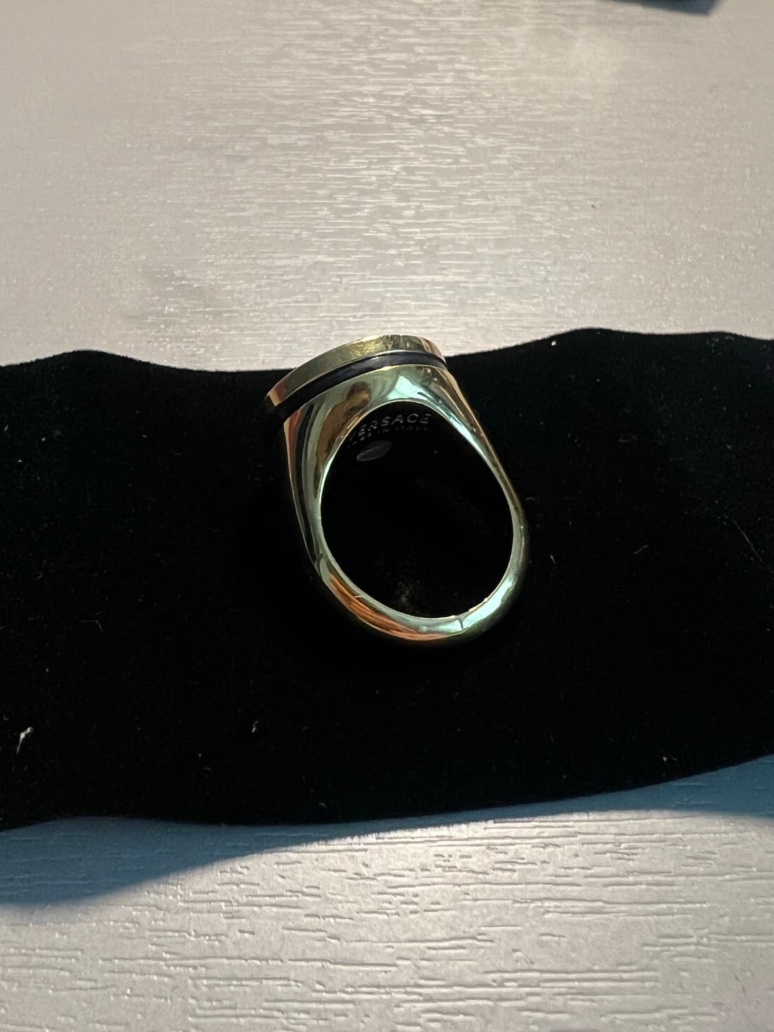 베르사체 에나멜 메두사 링 블랙 골드 상품이미지2