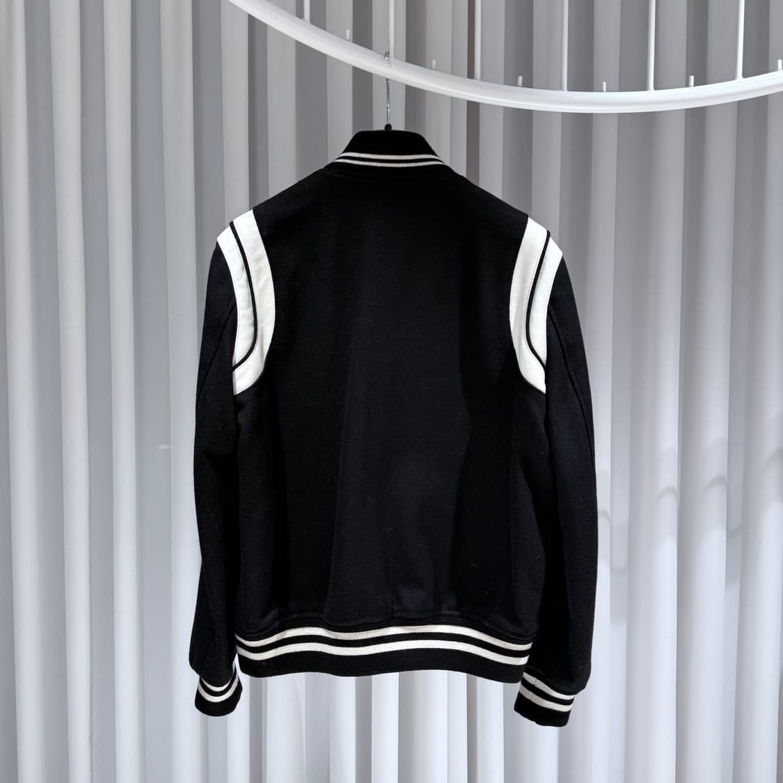 50 / 생로랑 울테디 스타디움 블랙 바시티 / 택O 상품이미지4