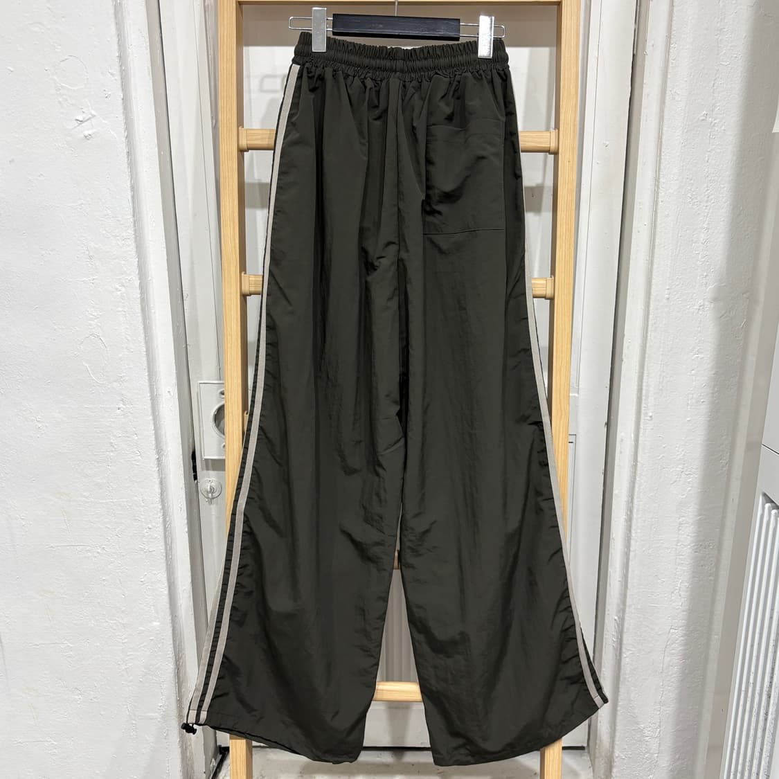 [새상품] 두줄 사이드라인 바스락 밴딩 와이드팬츠 상품이미지4