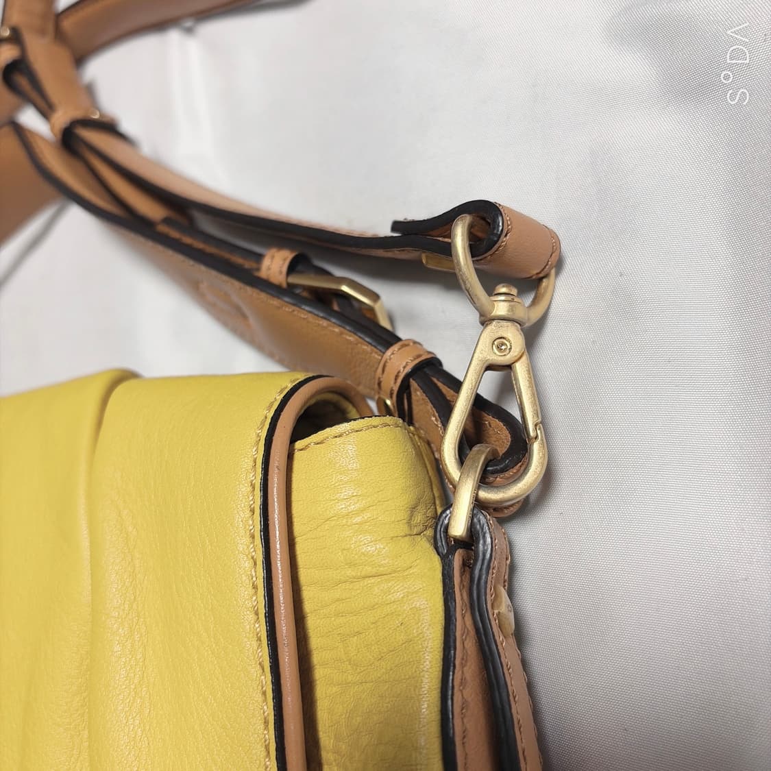 MCM 옐로우 숄더겸 크로스백 상품이미지6