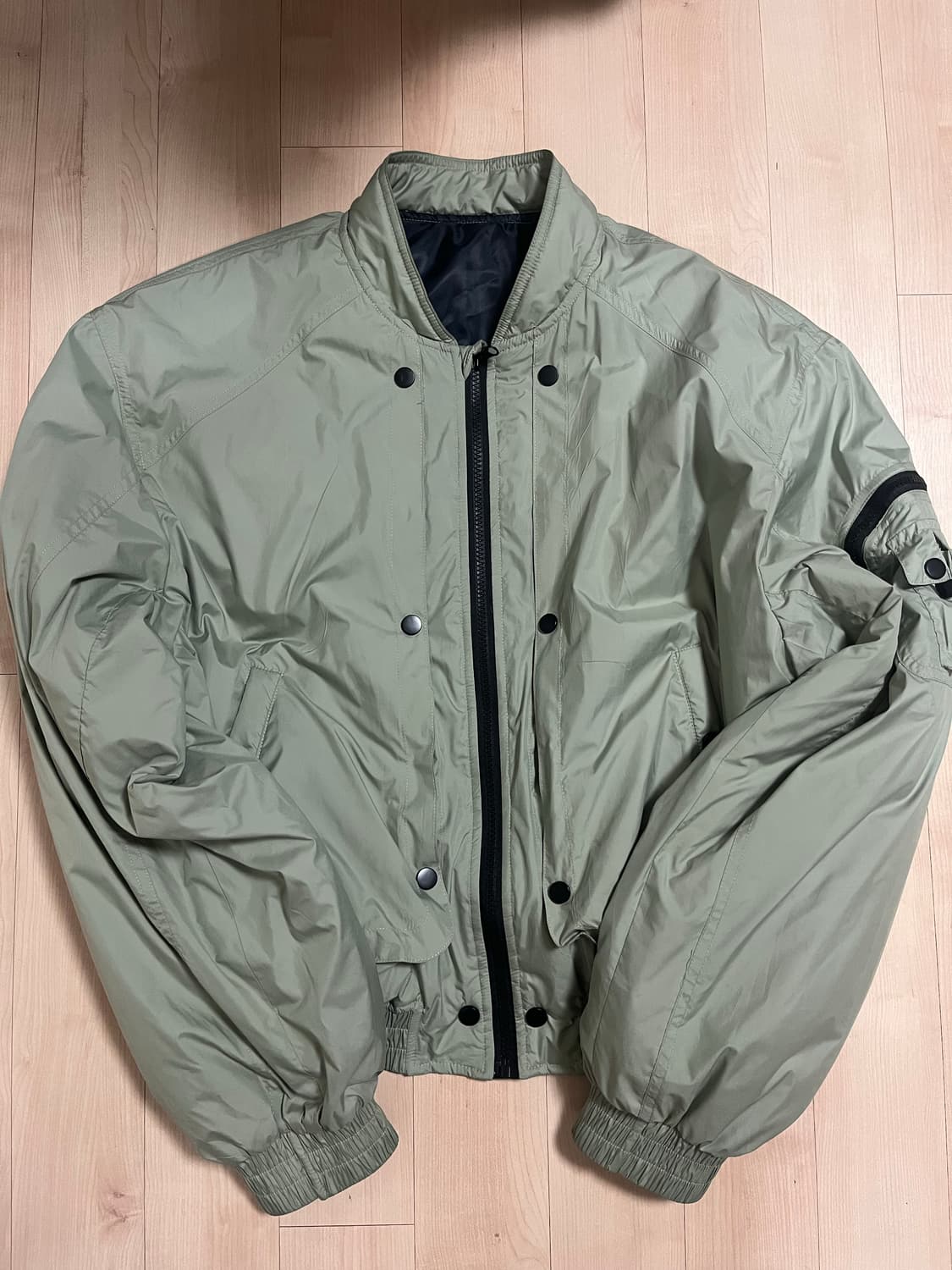 유먼트 나일론 크롭점퍼 (카키) 상품이미지4