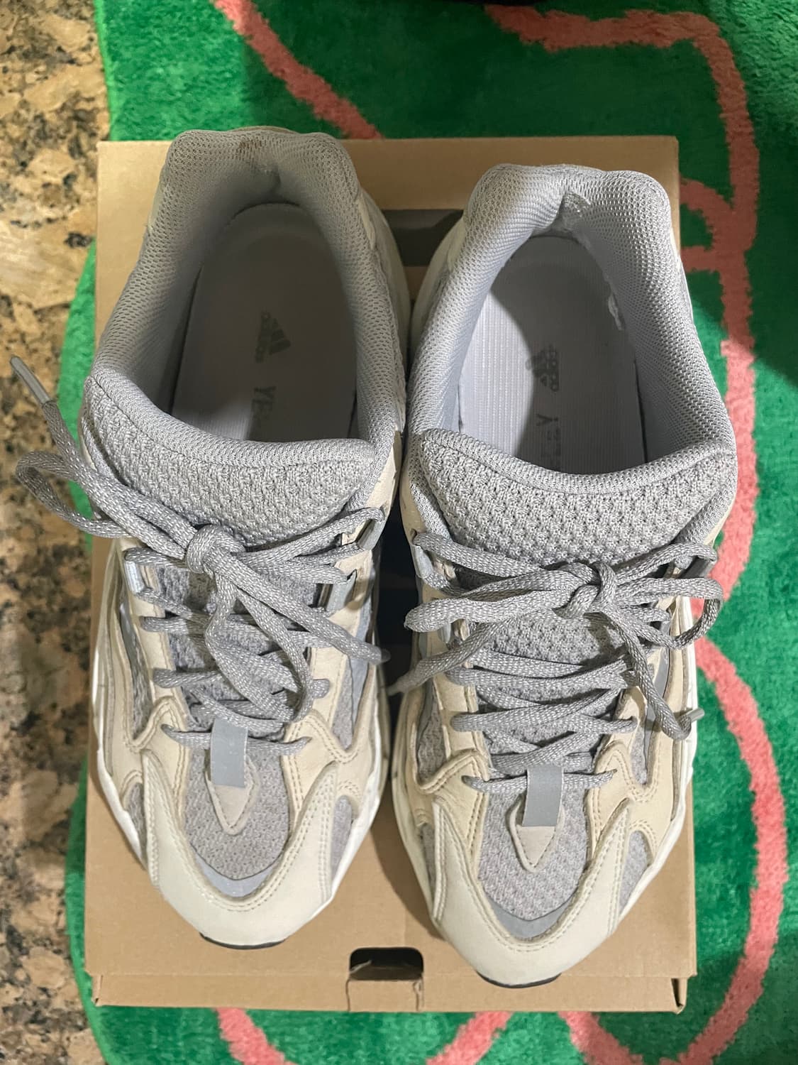 (270) 아디다스 이지 부스트 700 V2 크림 풀구성 상품이미지6