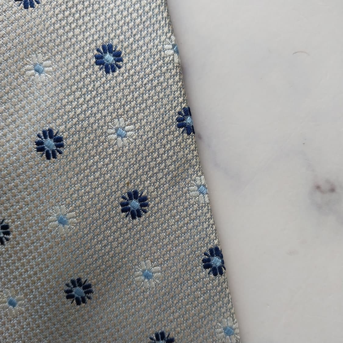 입생로랑 실크  플라워 자카드 넥타이 9.7cm A등급 k1971
 상품이미지7