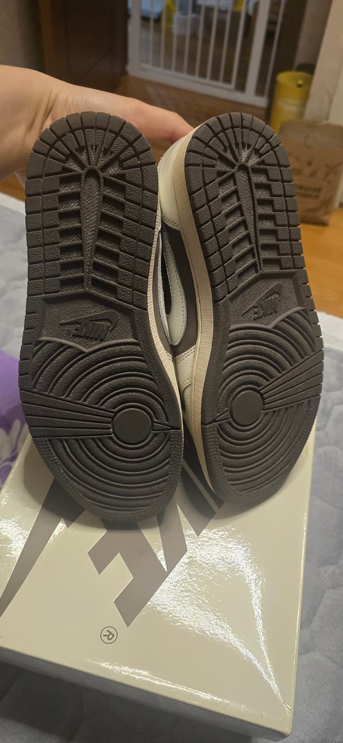 조던 트래비스 스캇 리버스모카 250 상품이미지4