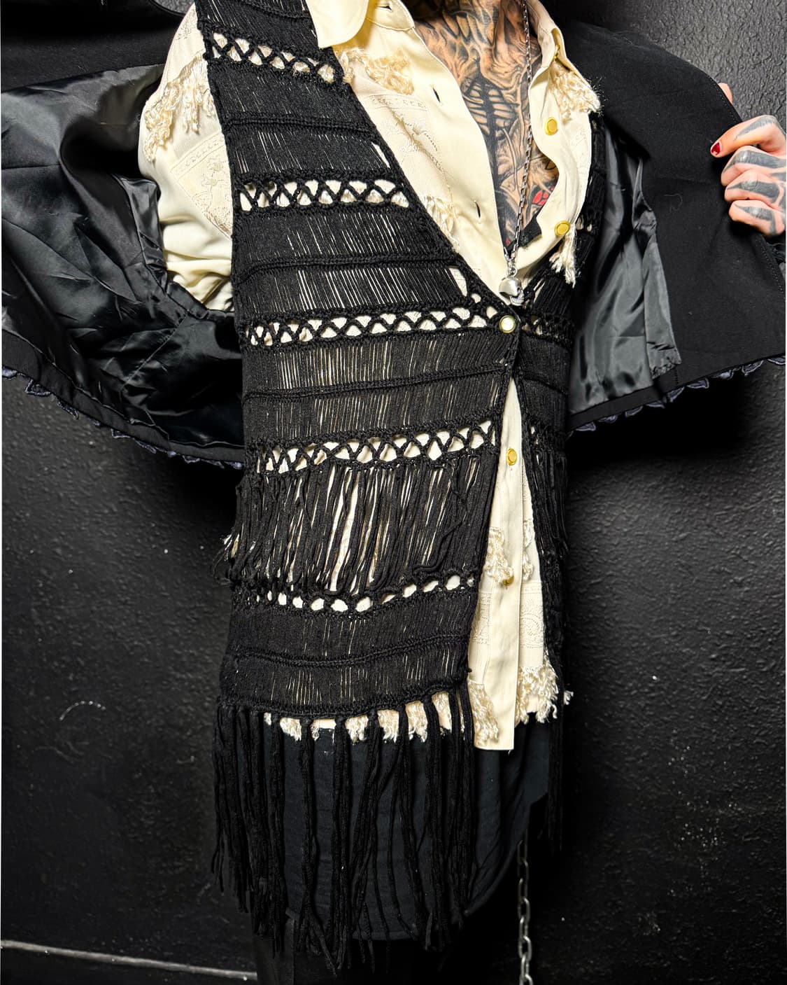 Black Fringe Crochet Vest 상품이미지1