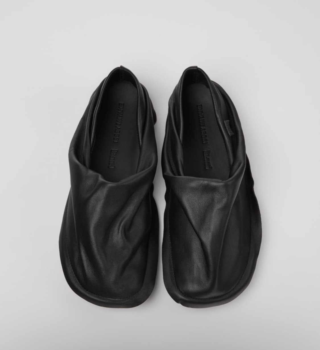 이세이미야케x캠퍼 peu form 플랫 로퍼 25AW 39사이즈 상품이미지1