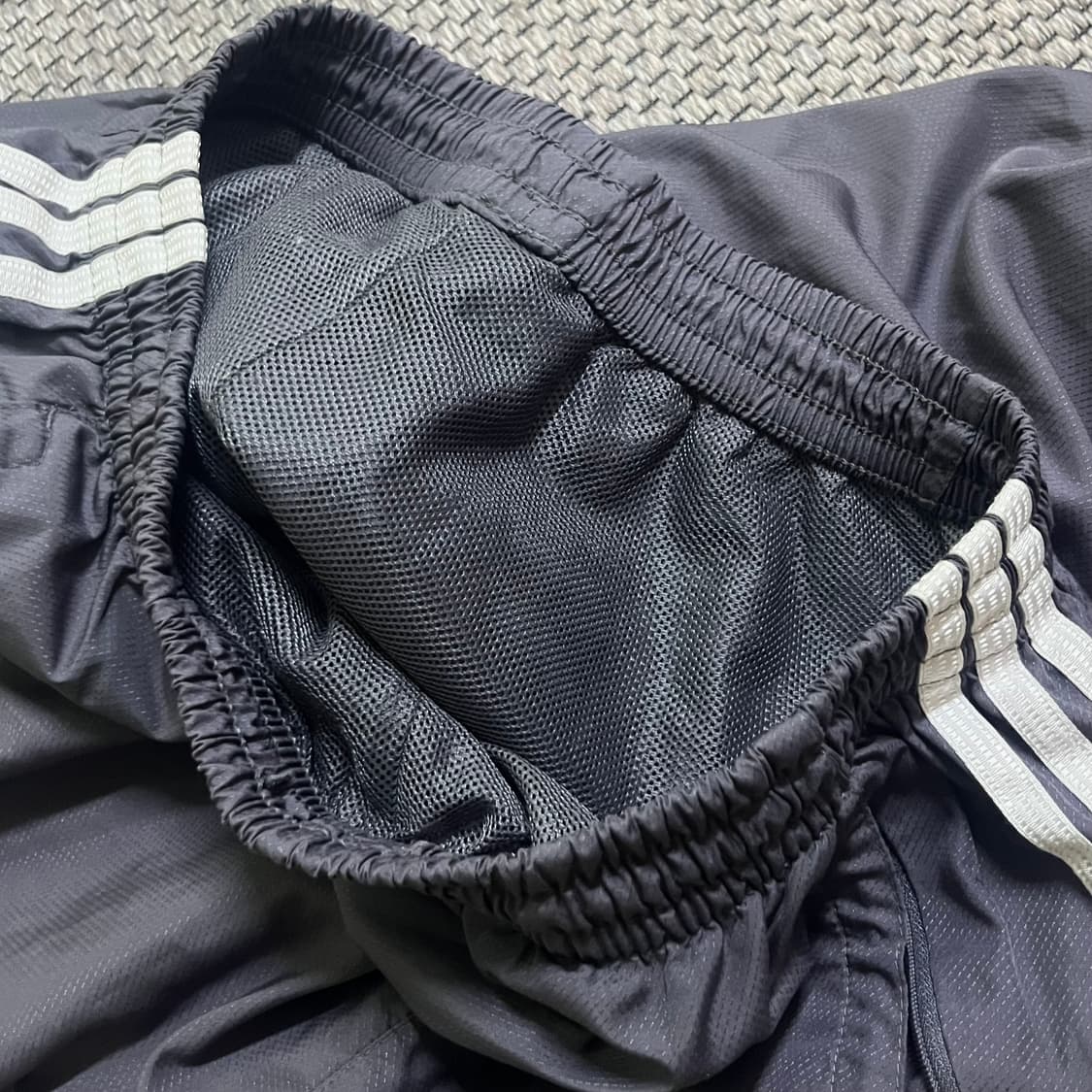 아디다스 올드스쿨 나일론 조거 팬츠 그레이 상품이미지3