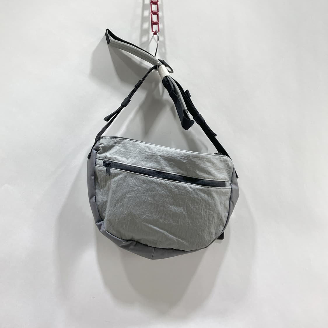 스파이더 새상품 그레이 다이아 반달 크로스백  상품이미지3