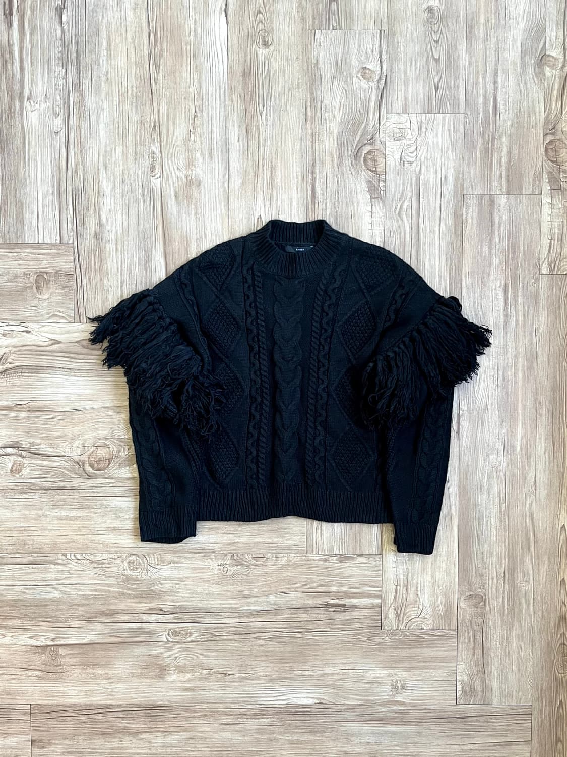 EMODA 테슬 블랙 스웨터 상품이미지1