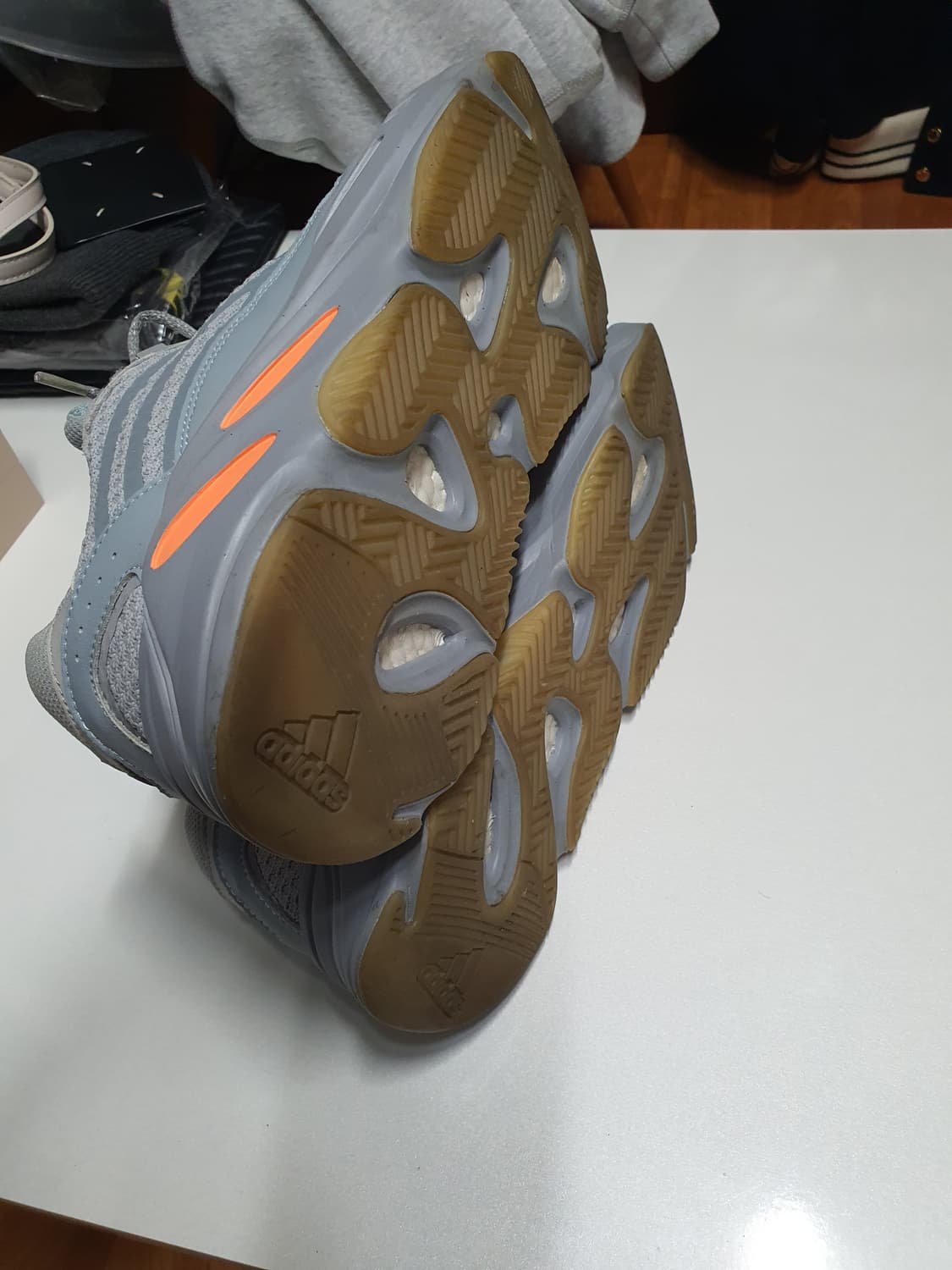 아디다스 이지부스트 이너시아700 상품이미지8