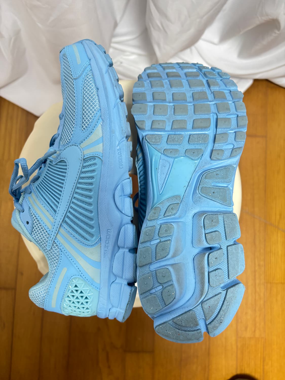 나이키 줌 보메로5 레이크사이드 상품이미지5