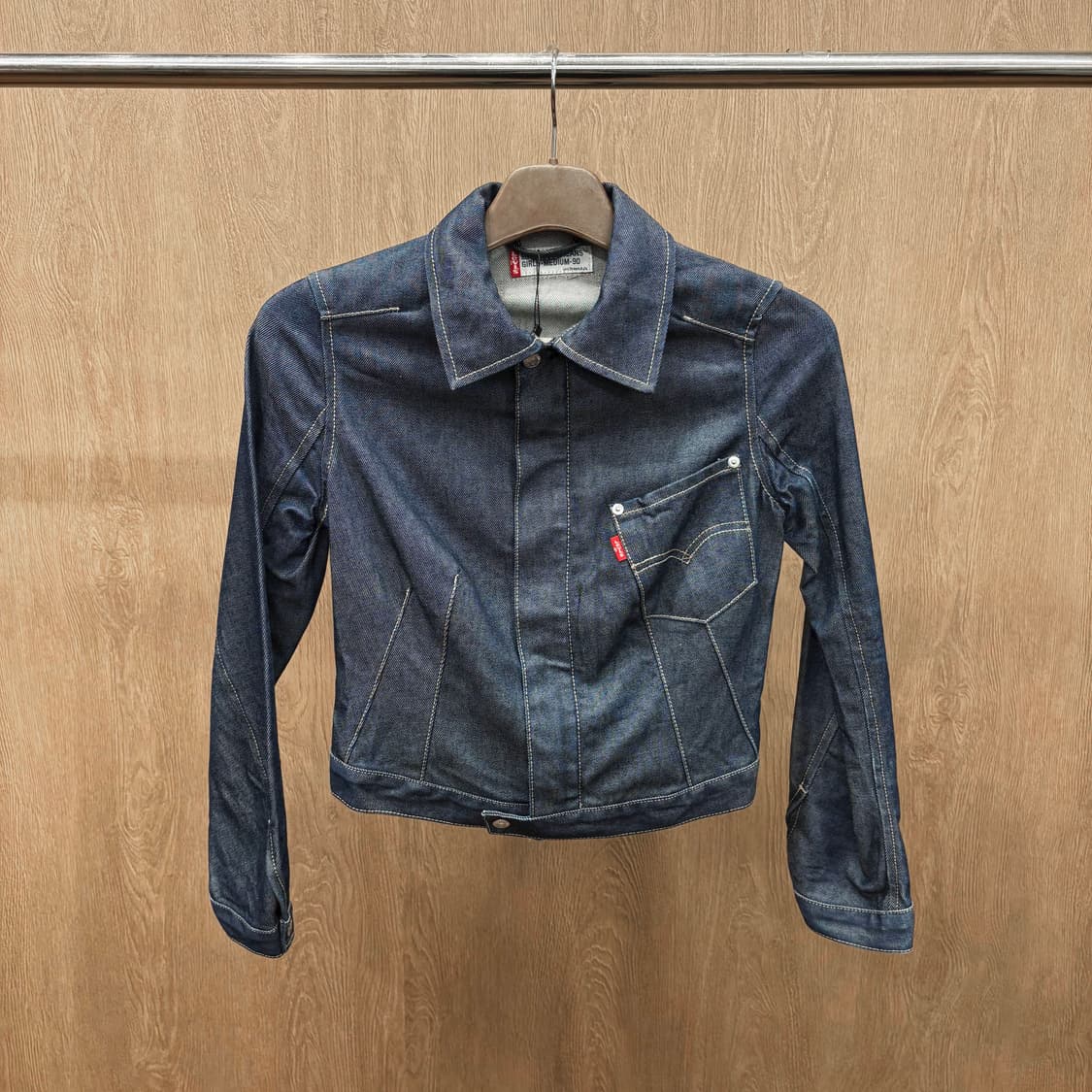 리바이스 엔지니어드 진스 걸즈 크롭 데님 자켓 레드 탭 포켓 디테일 진청 상품이미지2