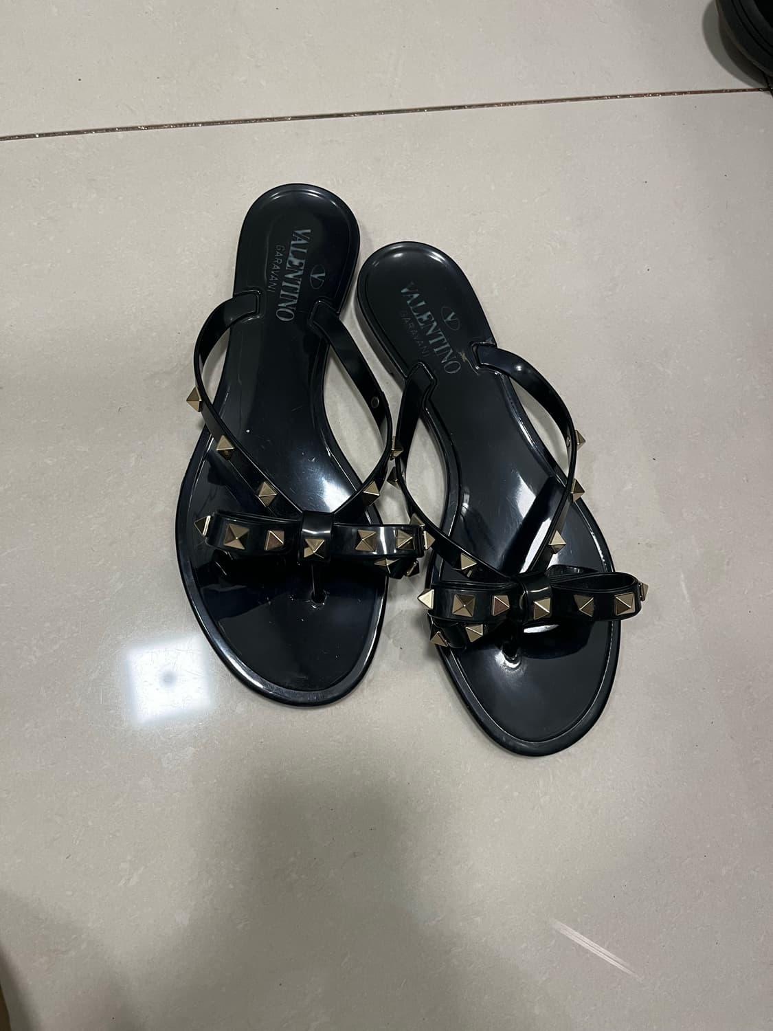 발렌티노 락스터드 쪼리 상품이미지1