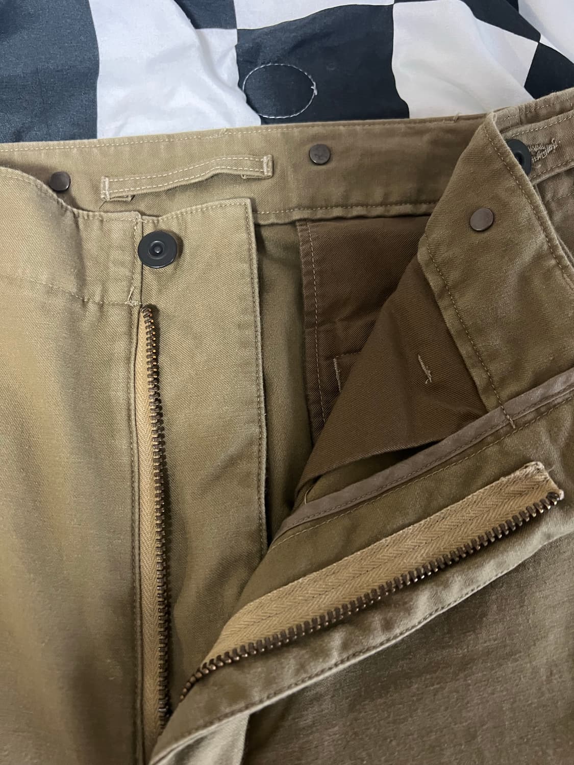 나이젤카본 아미카고팬츠 카키베이지(32사이즈) 판매 상품이미지2