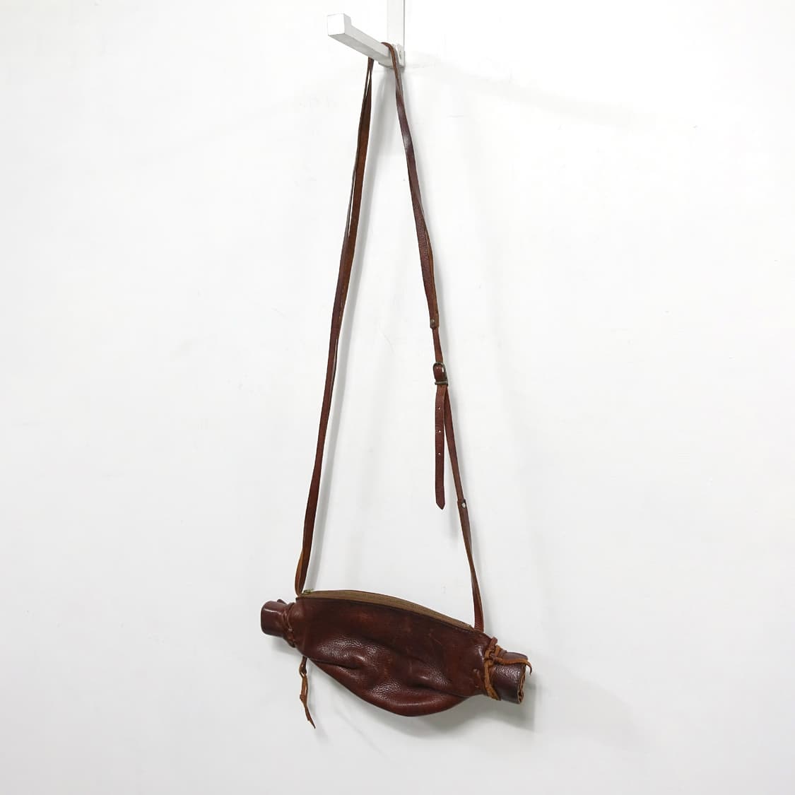 LEATHER 핸드메이드 아티잔 크로스 보틀 브라운 레더백 상품이미지3