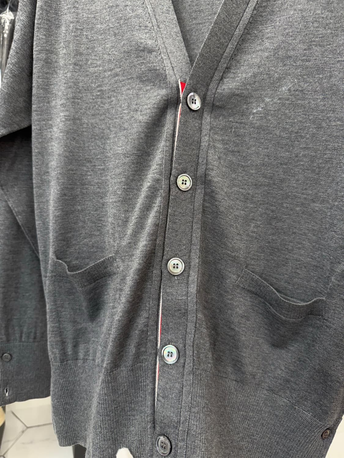 [3] 톰브라운 사선완장 메리노 울 가디건 상품이미지4