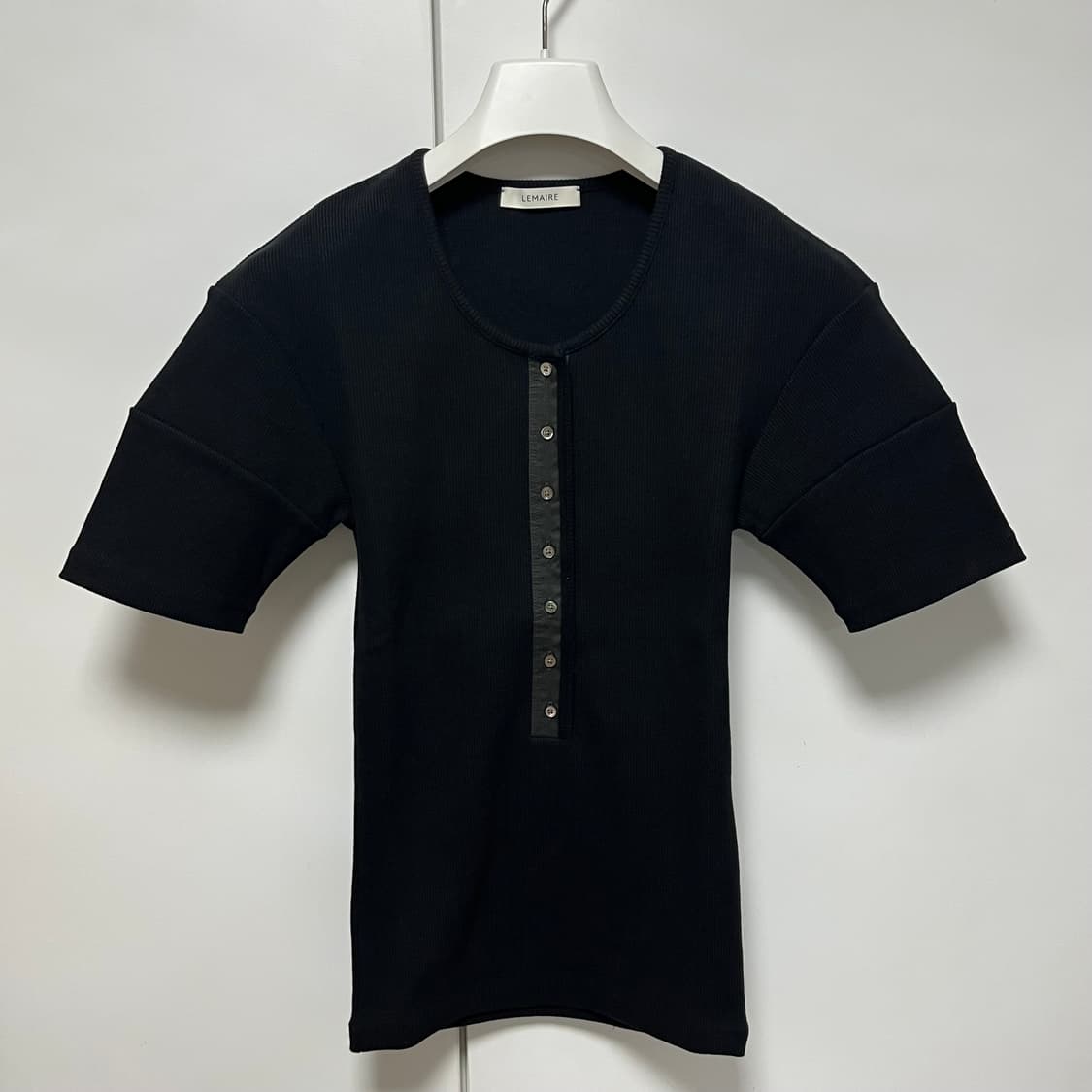 [XS,S,M]르메르 26ss FITTED HENLEY 헨리 니트/블랙 상품이미지2