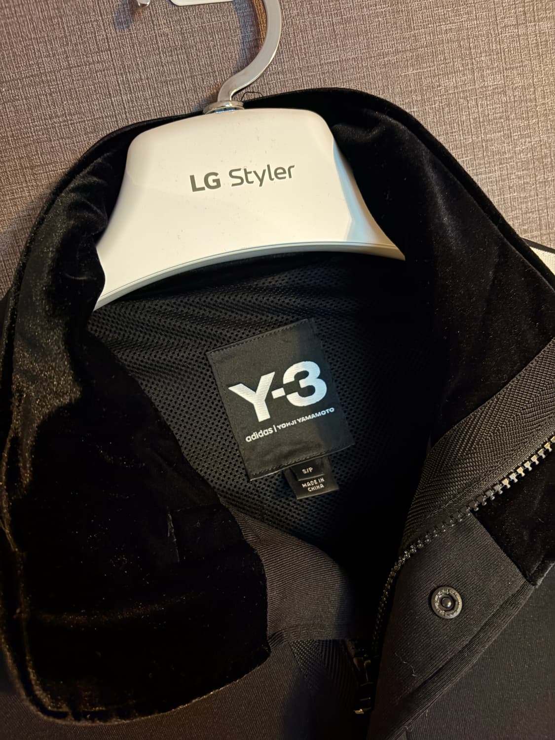 Y-3 블랙 삼선 벨벳 카라 집업 자켓  상품이미지2