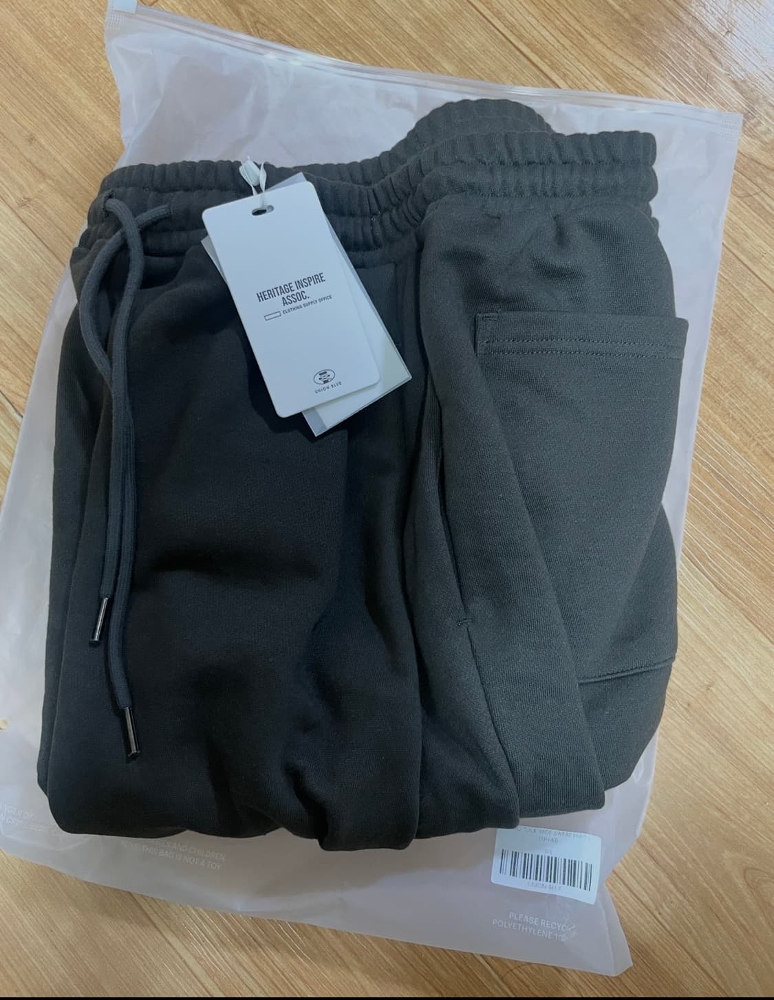 유니온블루 TWO TUCK WIDE SWEAT PANTS [KHAKI] 상품이미지4