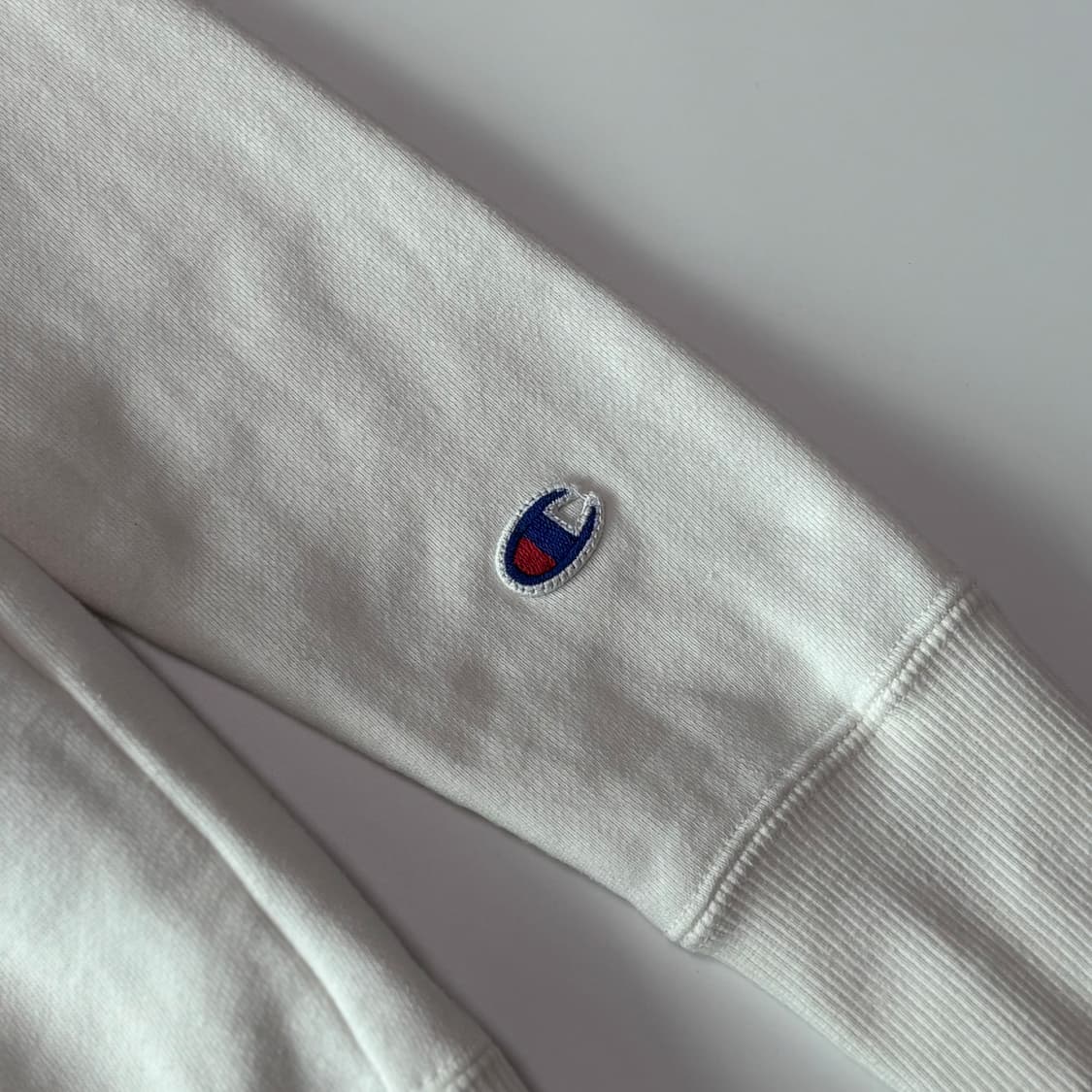 챔피언(Champion) 클래식 스크립트 로고 화이트 후드티 상품이미지3