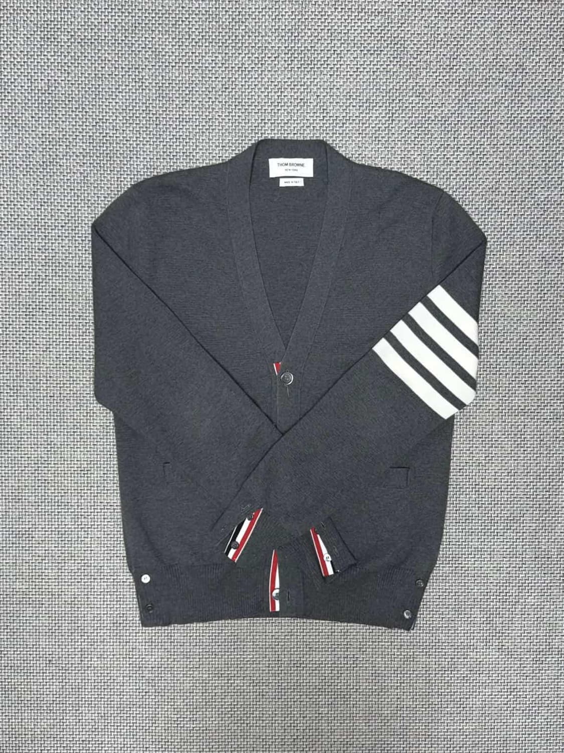 톰브라운 밀라노스티치 가디건톰브라운 밀라노스티치 가디건

75

택배비  상품이미지1