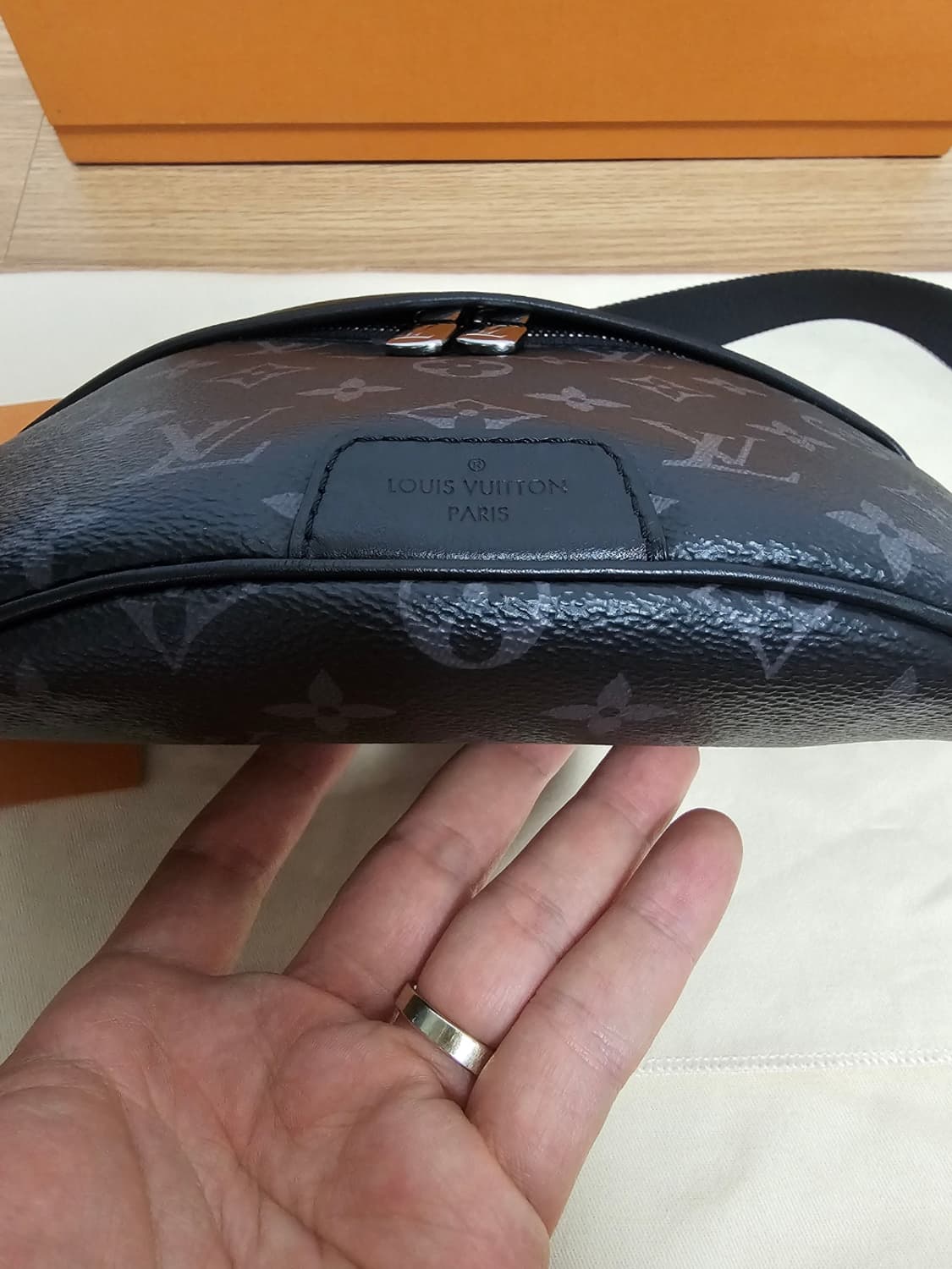 루이비통 이클립스 디스커버리 범백 크로스백 신형 상품이미지9