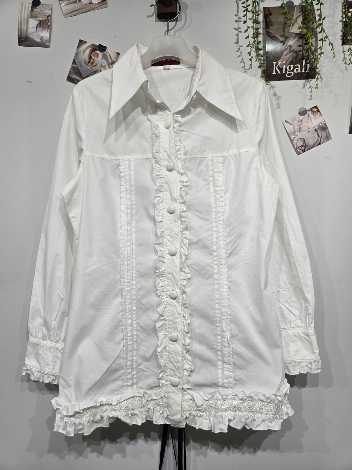 바디 라인 레이스 프릴 블라우스 화이트 상품이미지3