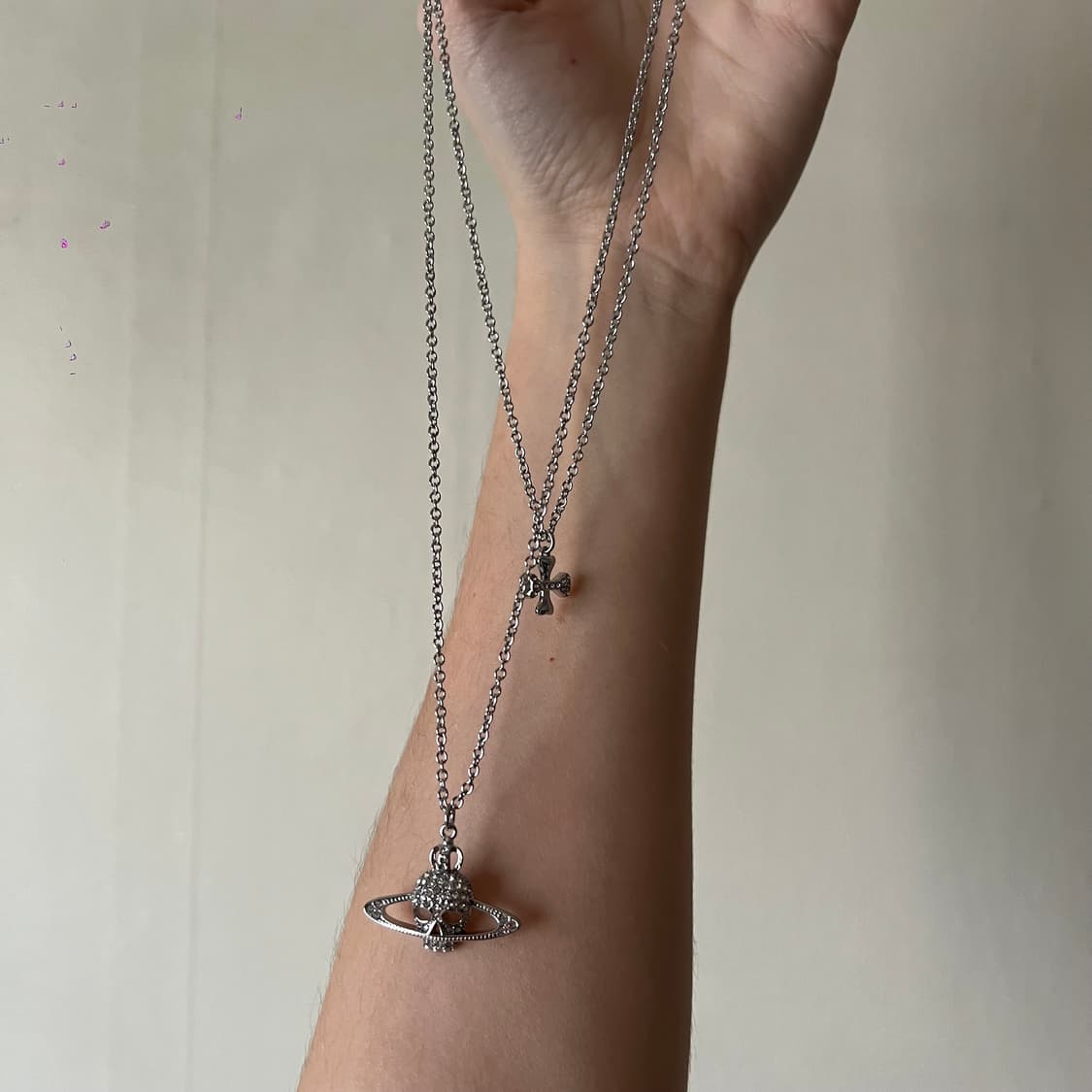 비비안웨스트우드 크리스털 스컬 크로스 더블 체인 네크리스  상품이미지5