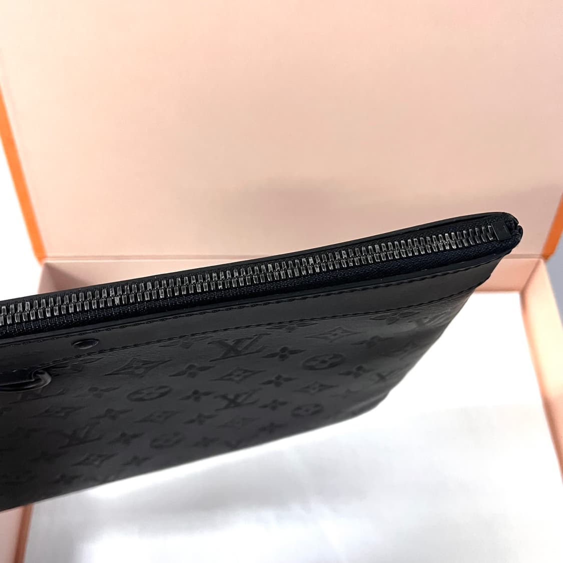 [S급/정품] 루이비통 디스커버리 쉐도우 포쉐트 블랙 GM 클러치 백 상품이미지5