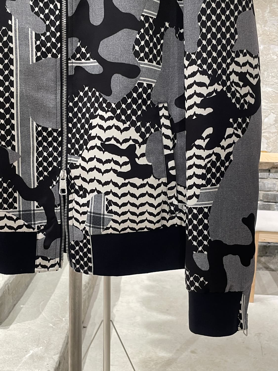 닐바렛 그레이 카모플라쥬 지오메트리 투 웨이 봄버 자켓 상품이미지5