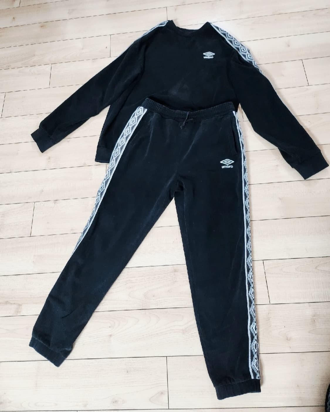 엄브로 검정색 트레이닝복 세트 상품이미지2