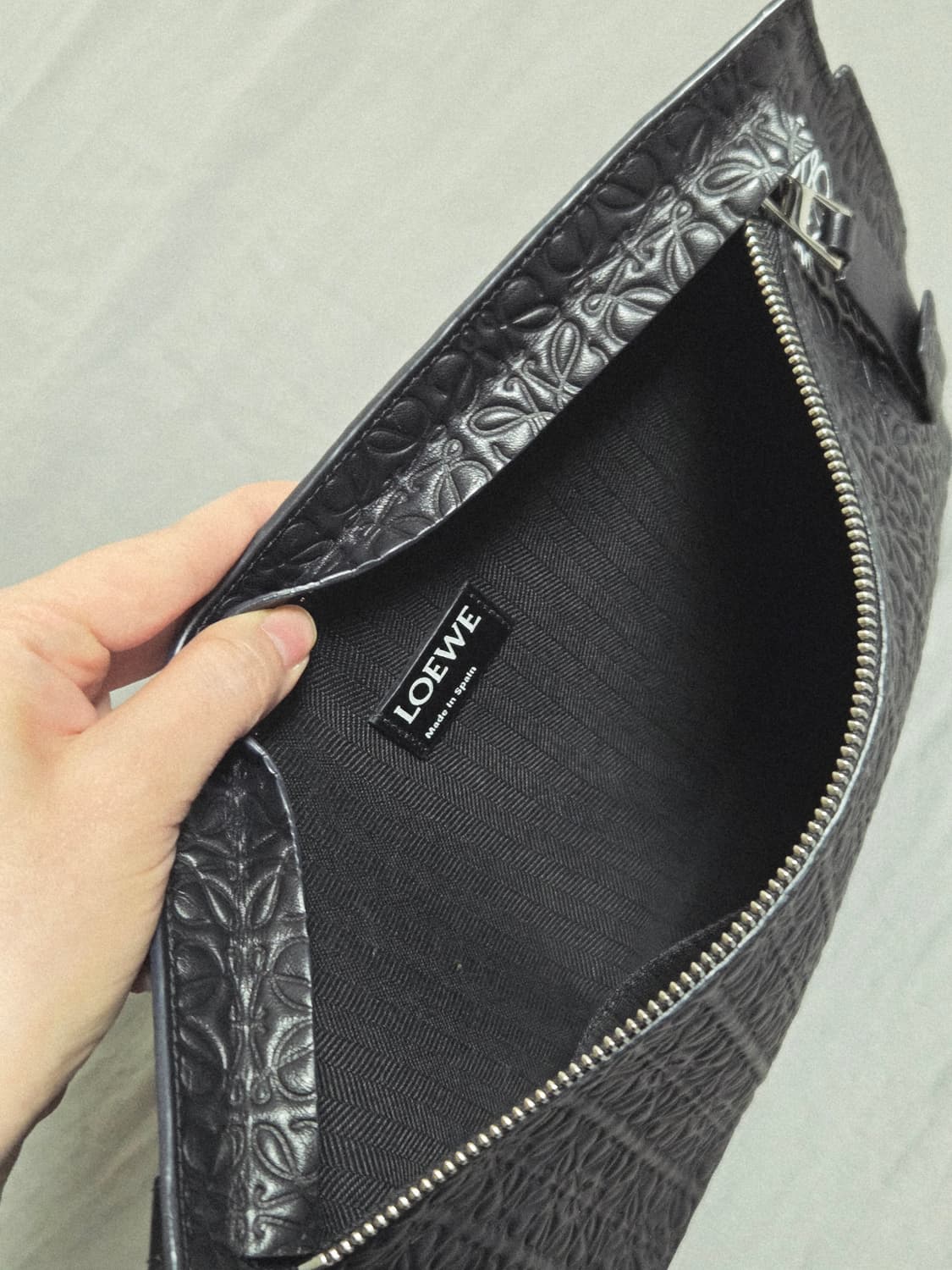 로에베 클러치 티파우치 상품이미지9