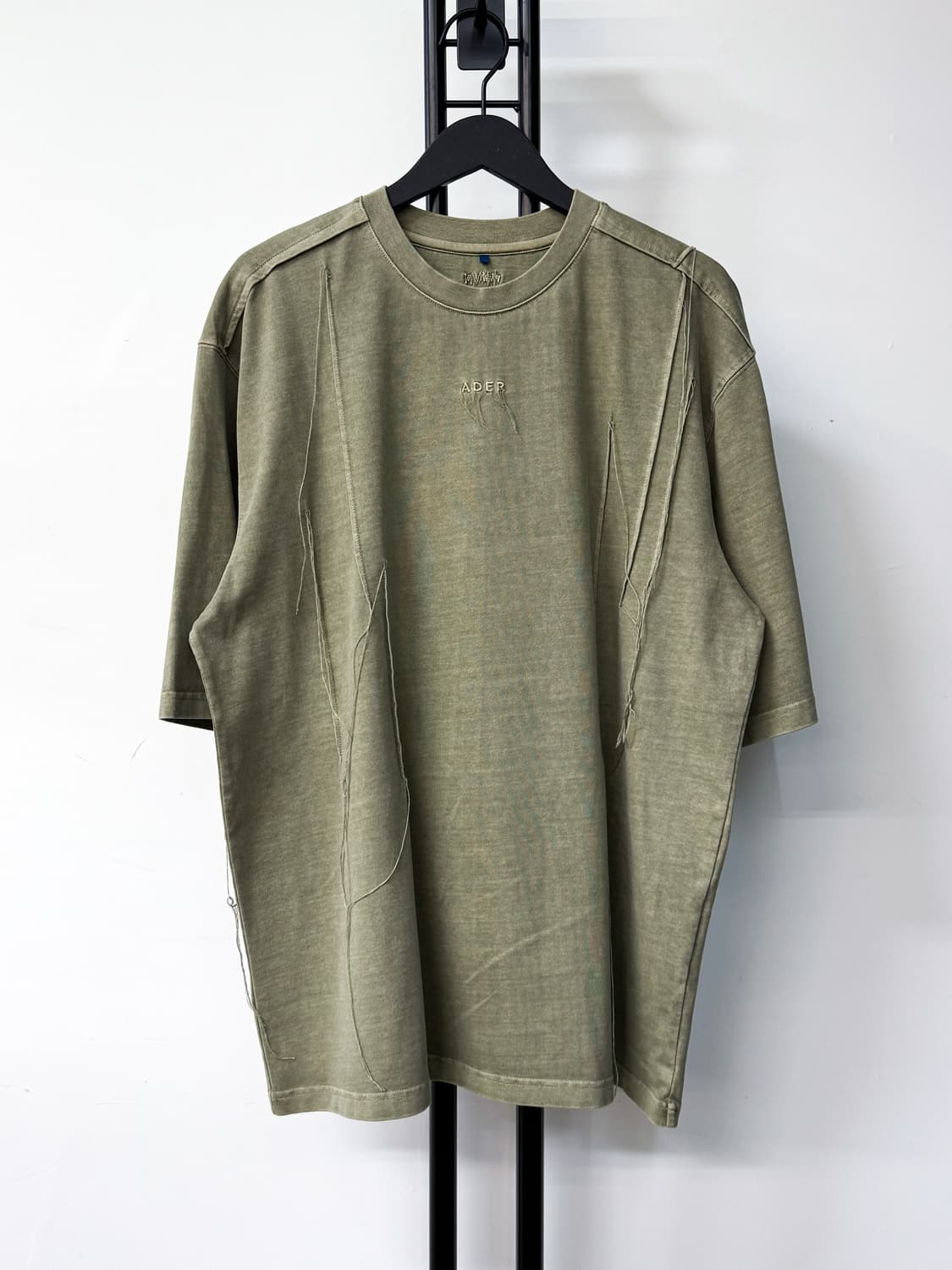 아더에러 21SS 니들 로고 티셔츠 상품이미지1