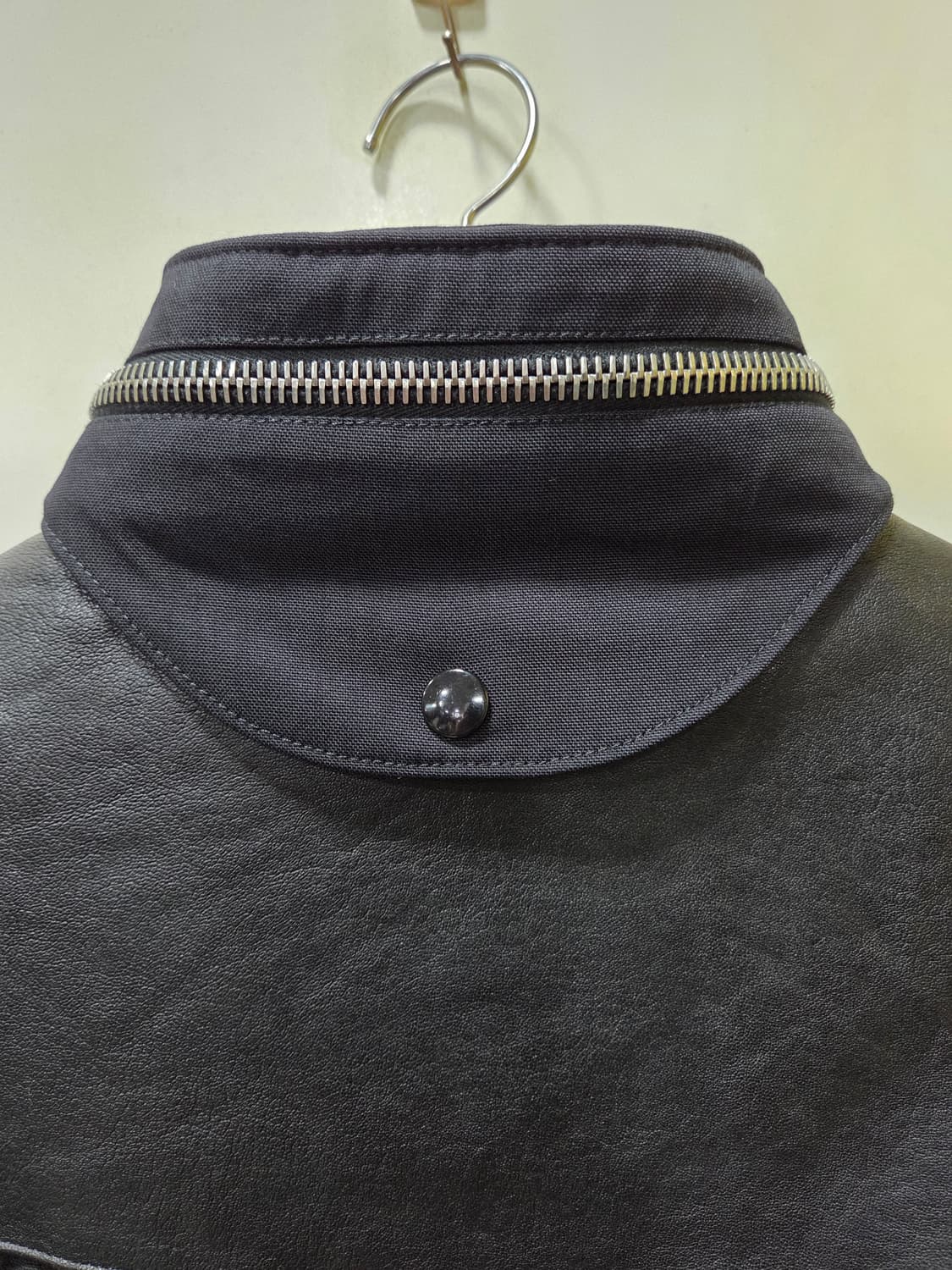 생로랑 가죽 구스 패딩 상품이미지3