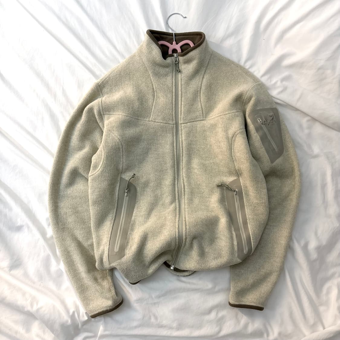 아크테릭스 베이지 카키 집업 상품이미지1