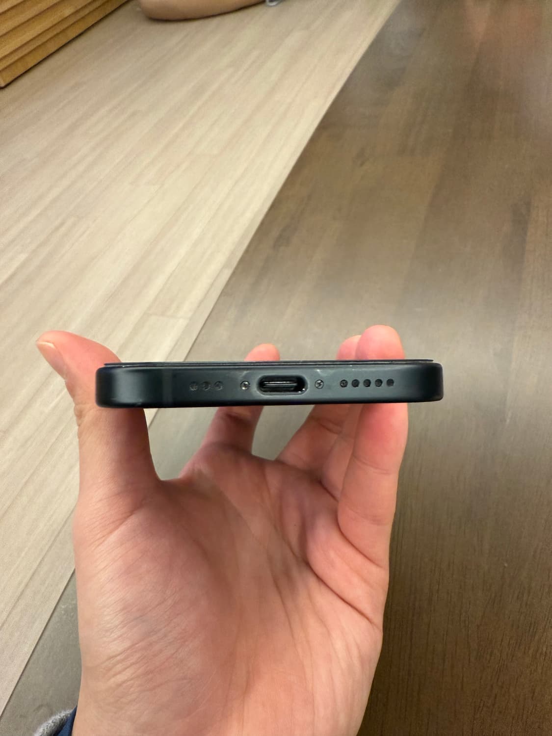 아이폰15 블랙 256GB 상품이미지3